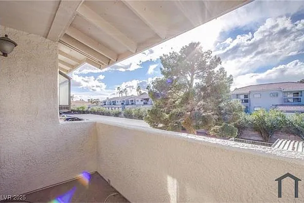2 bed, 908 sqft, $1,800 — Photo 2