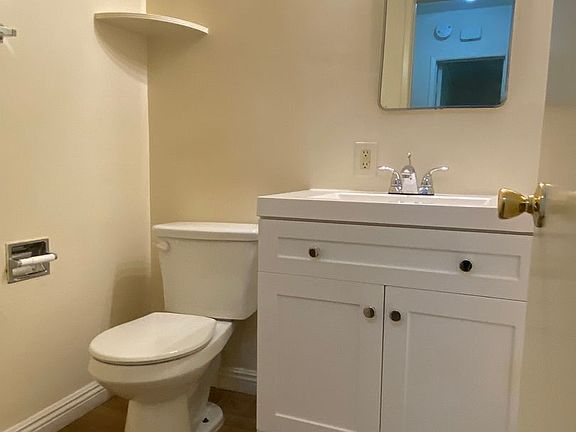 3rd image of 1807-09 N Winona Blvd #1807-4