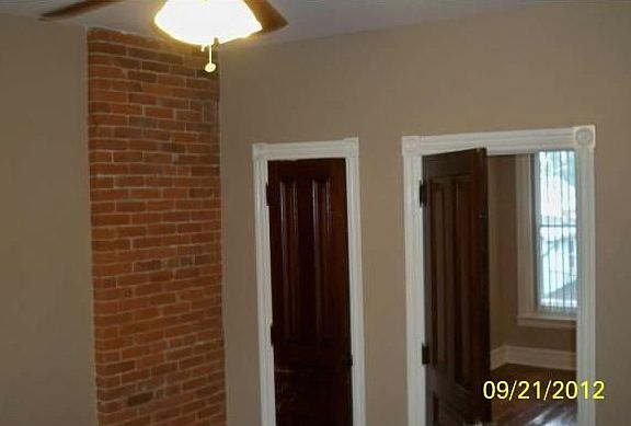 Bedroom w/ walk in Closet