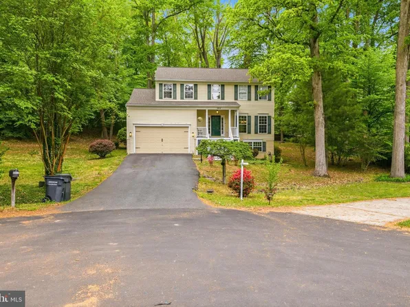 3404 Holly Cir, Triangle, VA 22172
