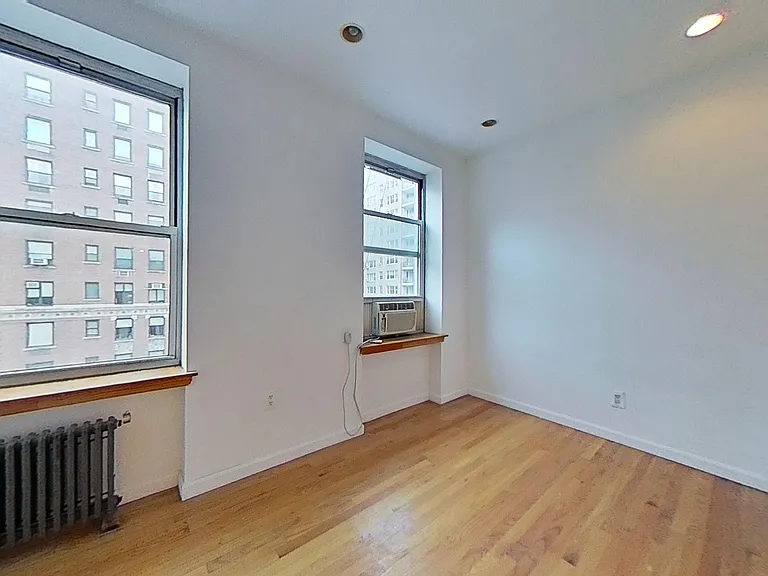 322 2nd Ave #5 — Photo 9