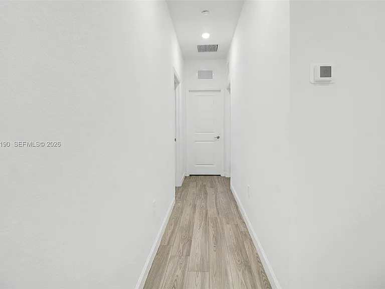 879 SE 26th Ter — Photo 16