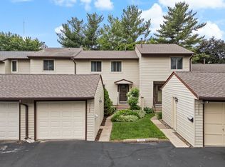 3540 Devils Glen Rd #3540, Bettendorf, IA 52722