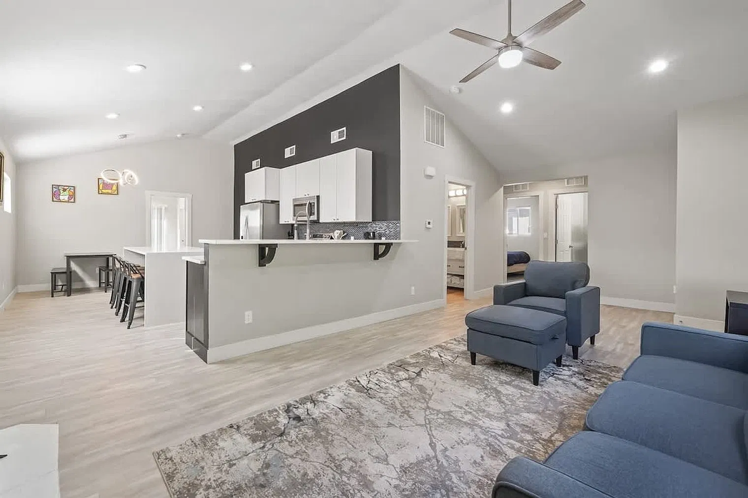 3 bed, 1.0 bath, $4,667 — Photo 3