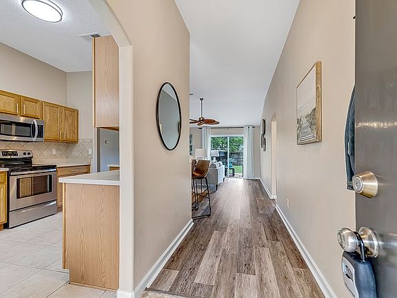 4th image of 55 Pineapple Dr