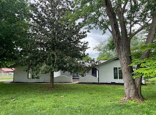 321 Crestview Cir, Lenoir City, TN 37772
