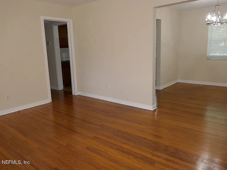 2404 Red Oak Dr — Photo 5