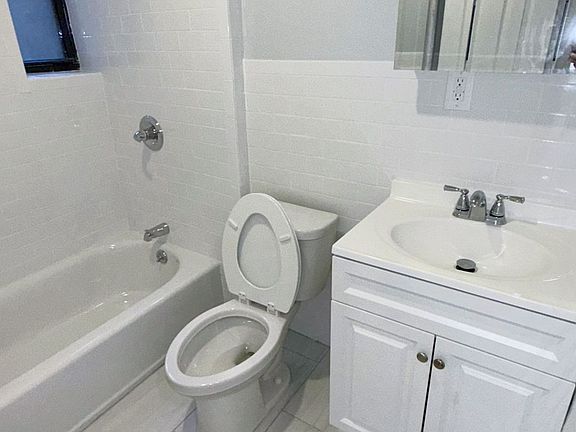 3rd image of 658-660 Palisade Ave #206