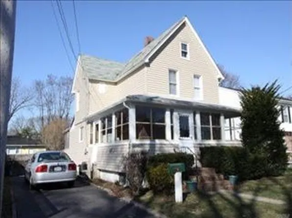 349 N 4th St, Lindenhurst, NY 11757