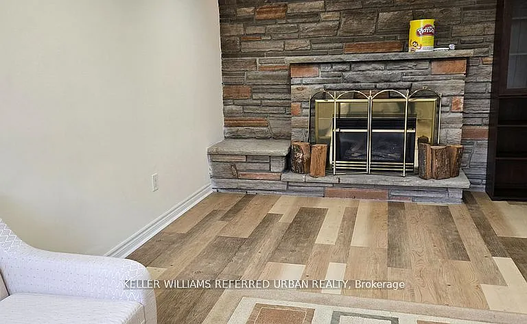 49 Halkin Cres #BASEMENT — Photo 2