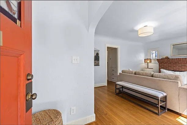 3 bed, 1400 sqft, $4,200 — Photo 2