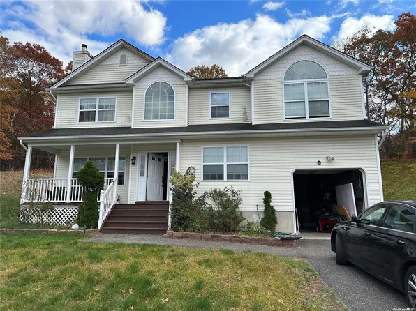 22 Mill Lane, Medford, NY 11763
