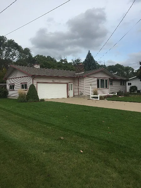 3441 Golfview Dr photo 1