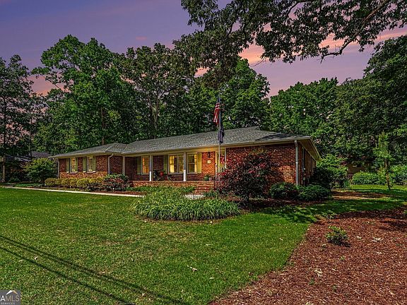 3rd image of 119 Windwood Way NW