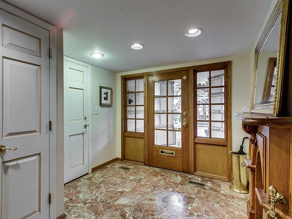 3rd image of 2658 N Southport Ave