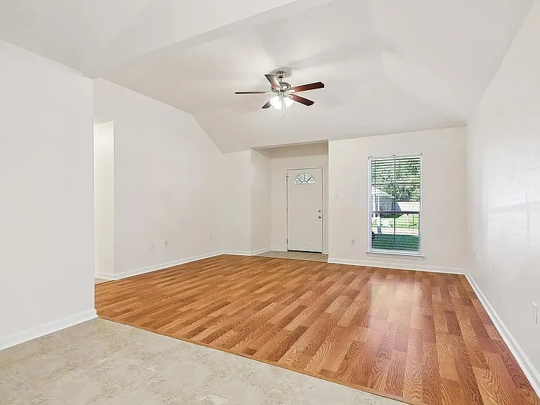1340 Harwich Dr — Photo 4