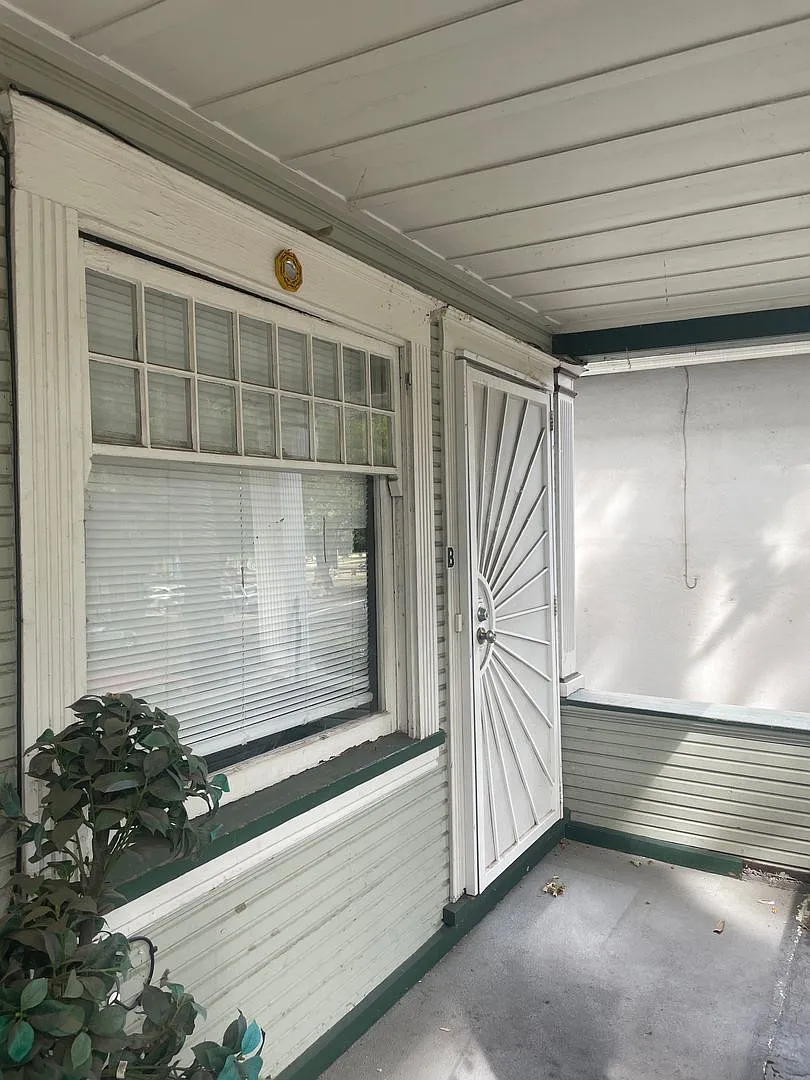 521 T St #B - Sacramento 95811 — Photo 2