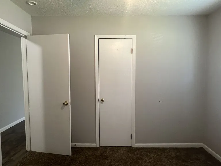 211 Laverne Dr — Photo 24