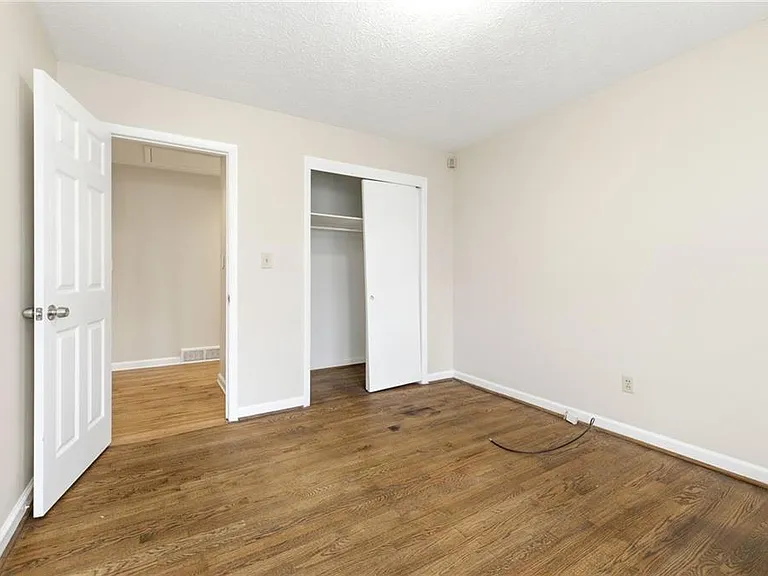 2176 Riverside Dr — Photo 13