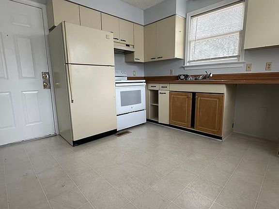4th image of 224 W Balview Ave APT 1
