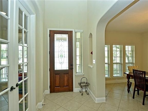 4th image of 155 Goodwater Ct