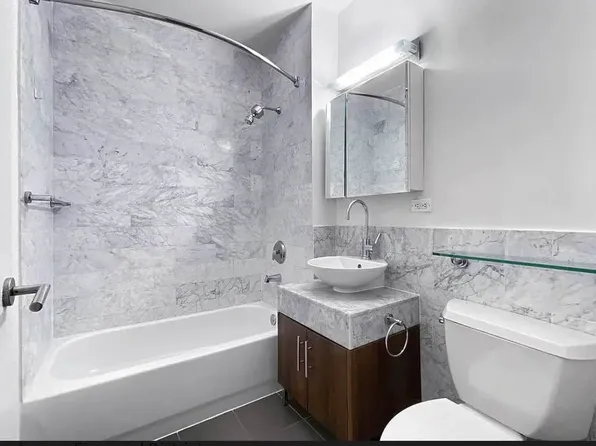 1 Wall Street Court image 4 of 14