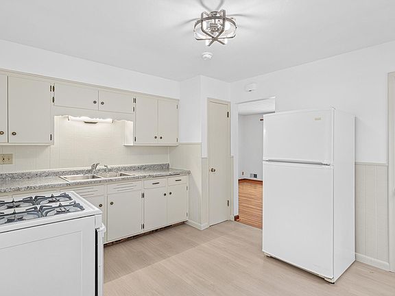 5th image of 338 12th Ave S