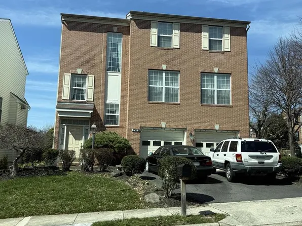 8928 Garden Gate Dr, Fairfax, VA 22031