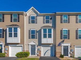 80 Norwood Dr, Falling Waters, WV 25419