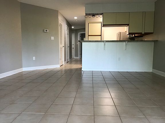 2nd image of 305 Southlake Ct