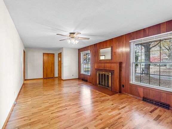 5th image of 2505 Tulip Ln