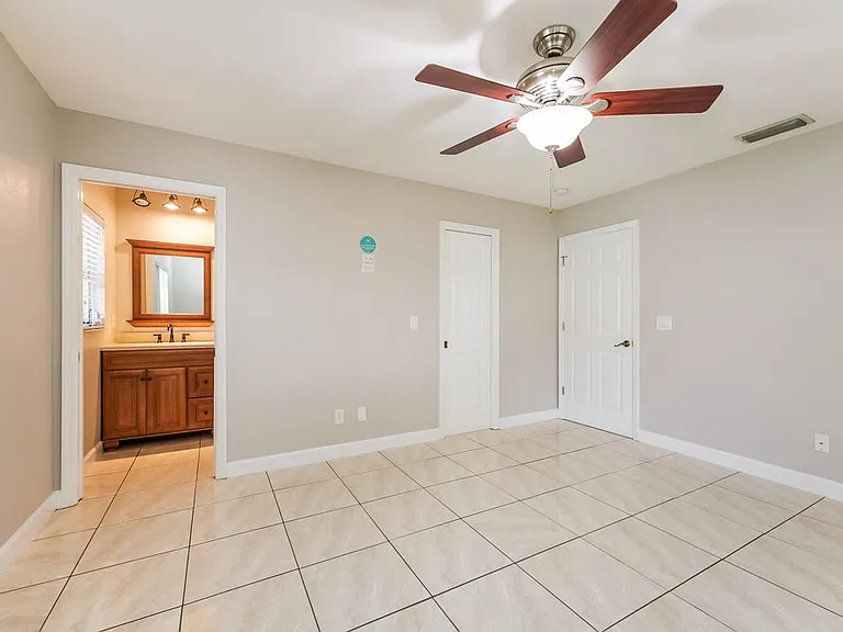 909 SW 9th Ave — Photo 9