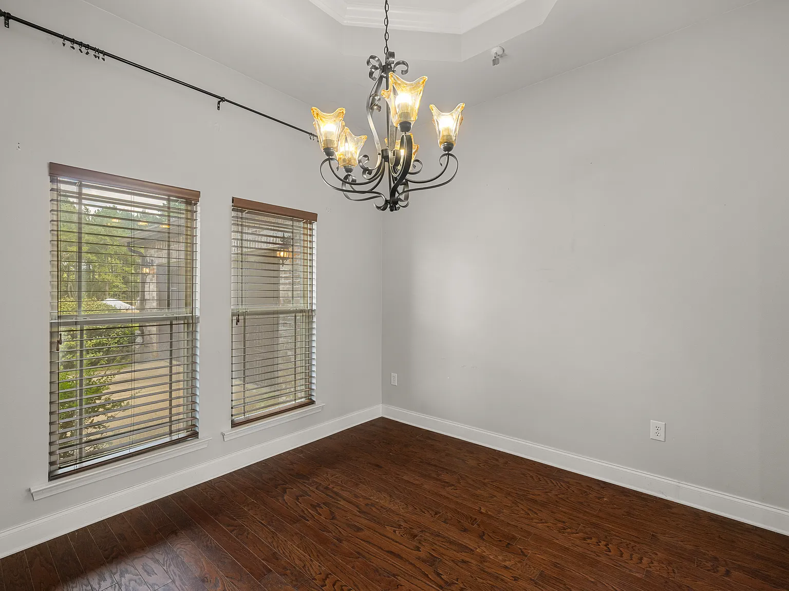 4 bed, 2460 sqft, $2,350 — Photo 4