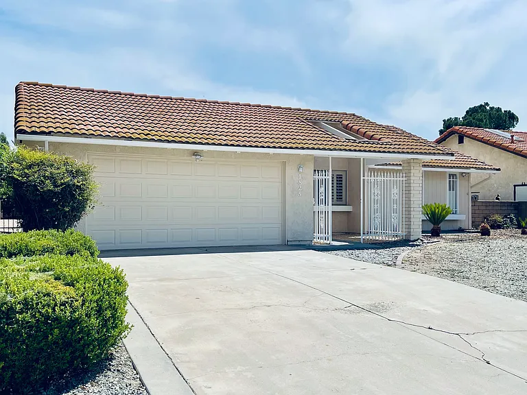 1825 Silver Oak Way — Photo 1