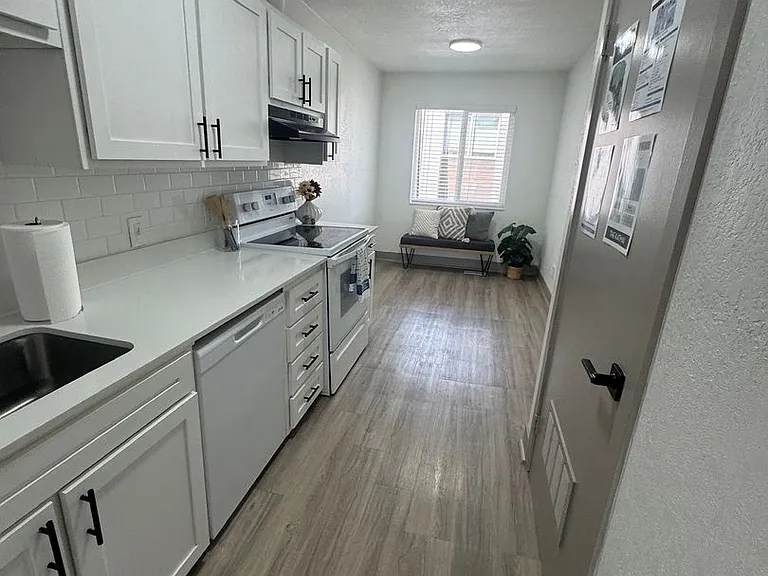 The Katmai Apartments — Photo 25