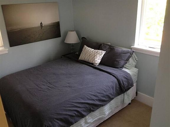 Downstairs bedroom.
