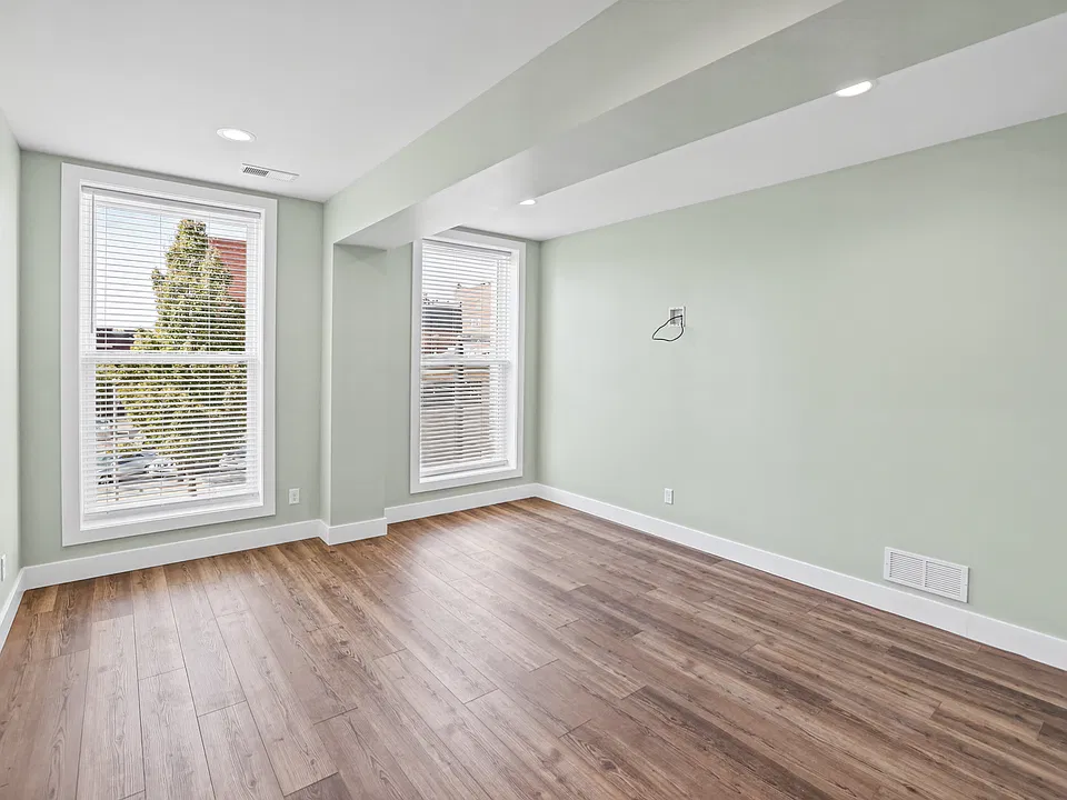 112 N Merchant St #201