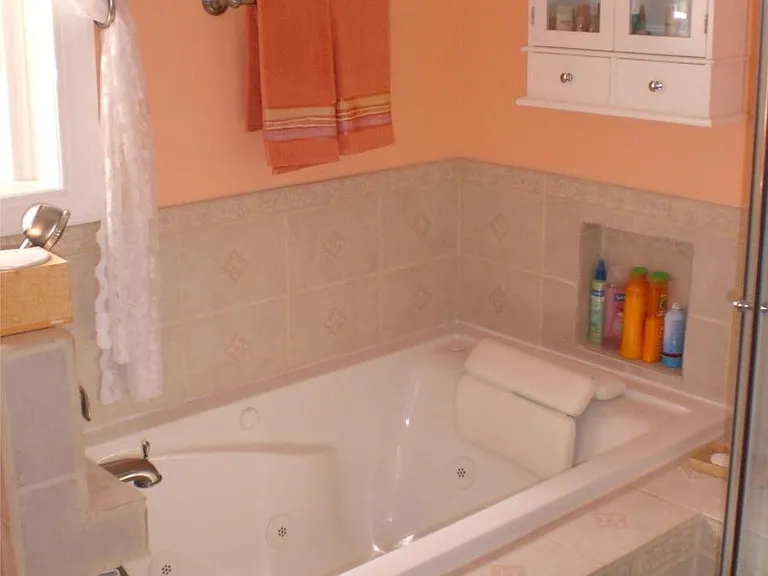 upstairs master jacuzzi bath