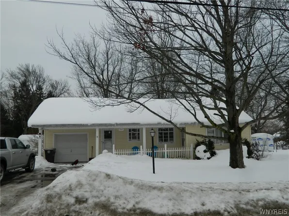 3755 Eckhardt Rd, Hamburg, NY 14075