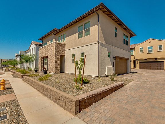 3rd image of 2382 W Gloria Ln