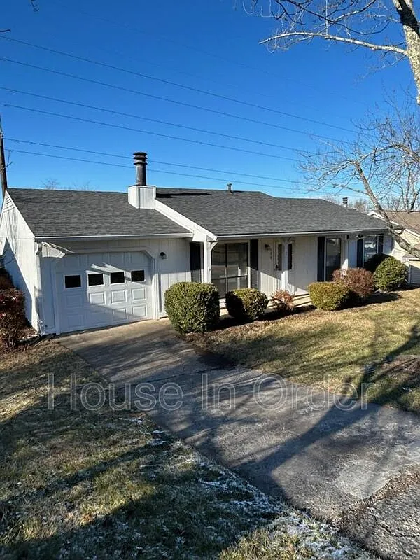 Photo 1 of 10 - 208 Scottlynn Dr - Asheville, NC Primary Photo - 208 Scottlynn Dr