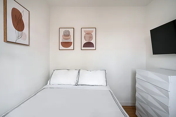 Rented by MyNyHousing | media 9