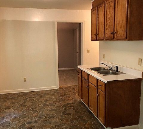 4th image of 127 Eddie Ln