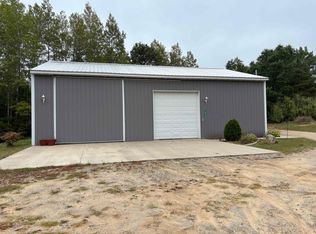 1910 W Maple Grove Rd, Farwell, MI 48622