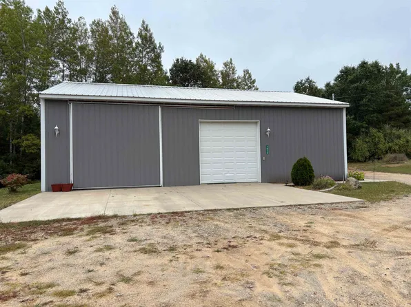 1910 W Maple Grove Rd, Farwell, MI 48622
