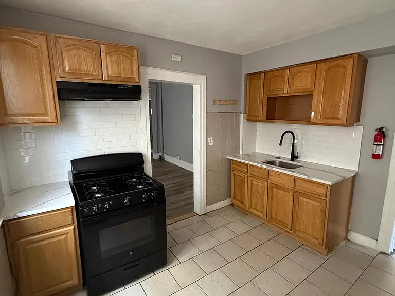 488 Norwood St #A — Photo 4