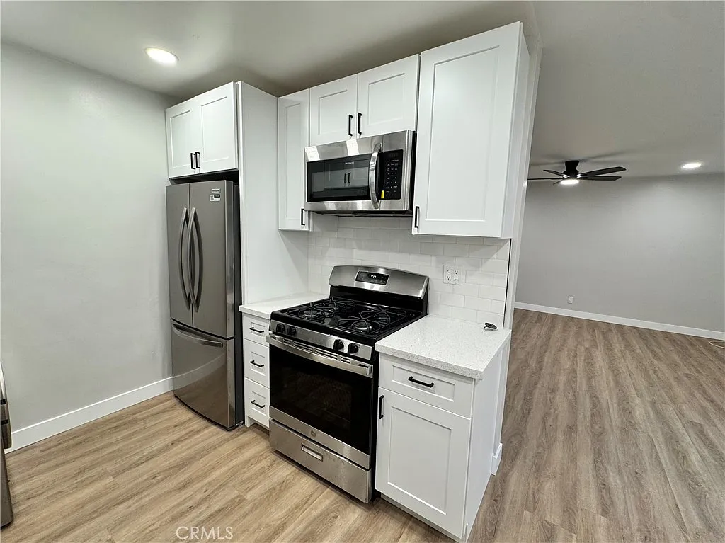 2 bed, 1.5 bath, 1000 sqft, $2,500 — Photo 3
