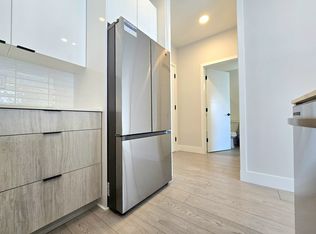 5486 199a St #205, Langley, BC V3A 4T9