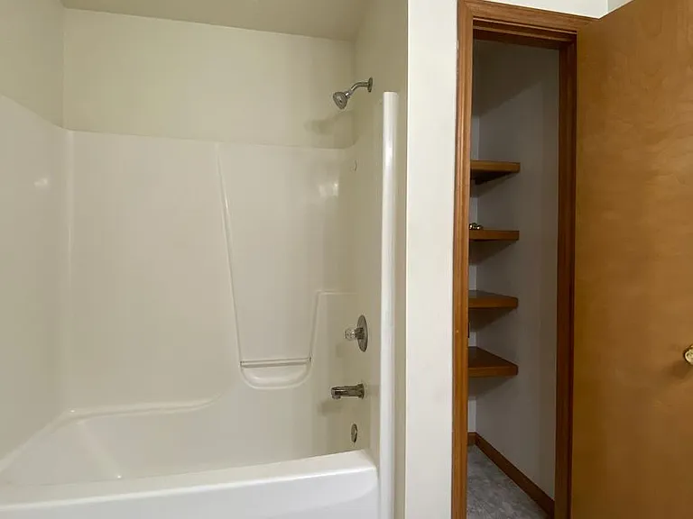 216 Stonewall Ct — Photo 34