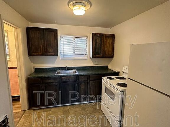 3rd image of 816 22nd St APT 23
